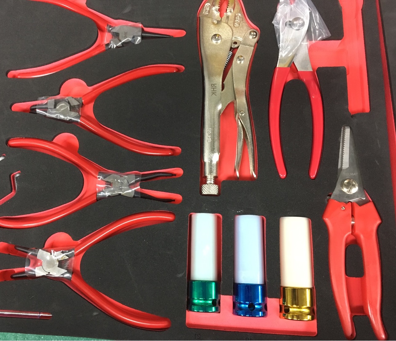 proimages/9999C/PLIER_and_IMPACT_SOCKET.jpg